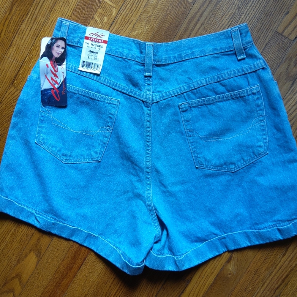 Vtg Chic High Waisted Light Wash Jean Shorts NWT